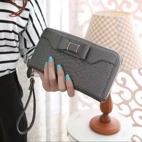 ✨Last one✨ Vegan Wristlet Wallet, GREY - Picture 6 of 6